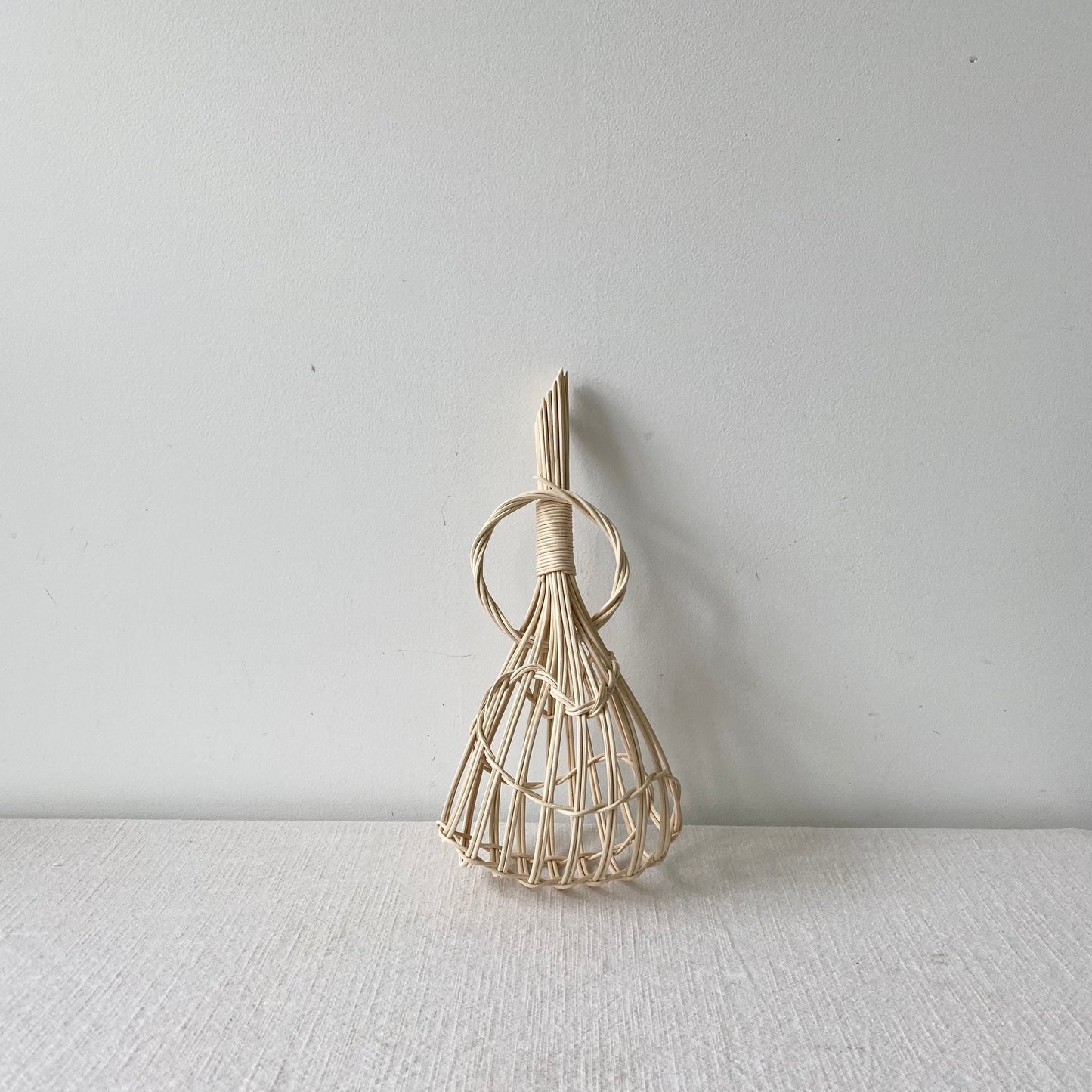 Handwoven Natural Rattan Garlic Holder