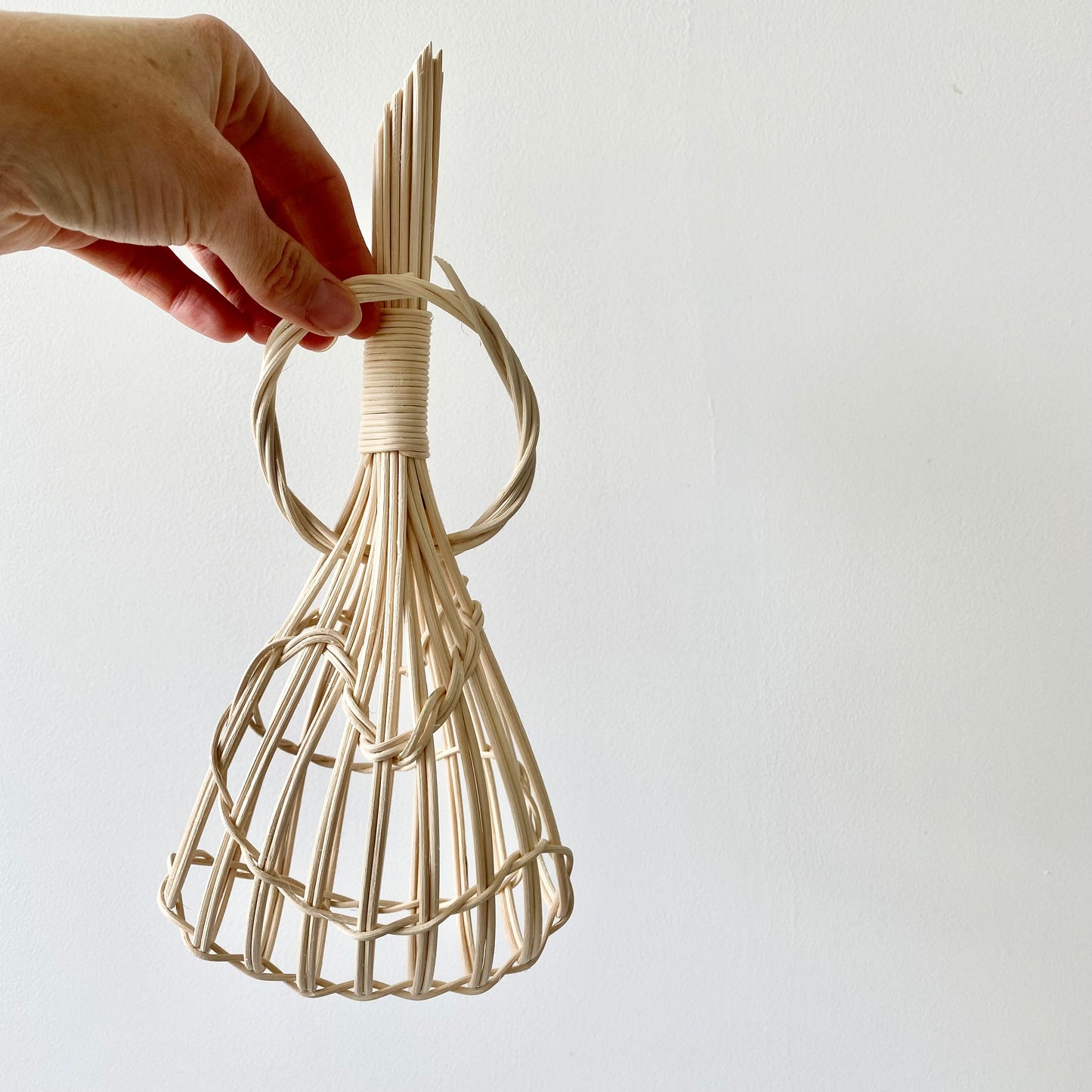 Handwoven Natural Rattan Garlic Holder