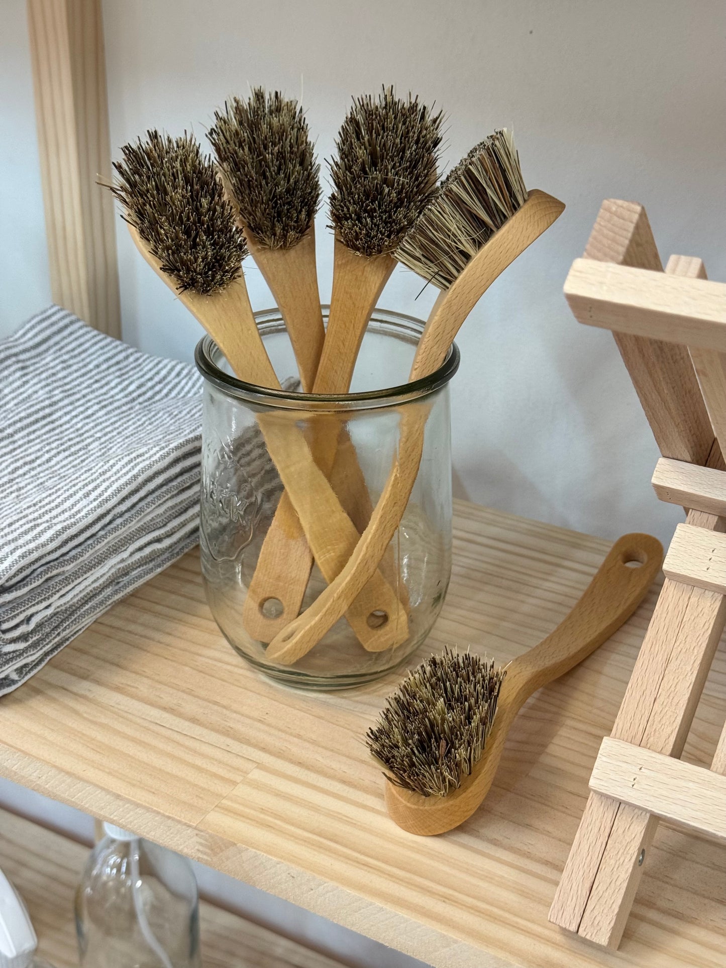 Curved Beachwood Dish Brush
