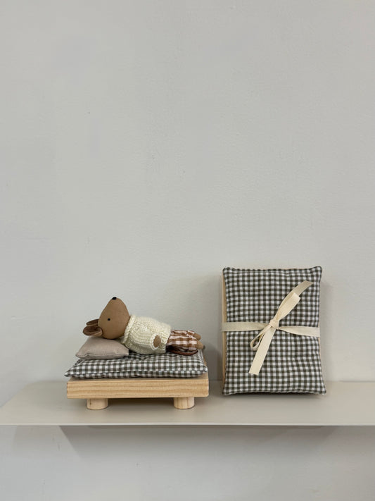 Little Dolls Bed & Mattress