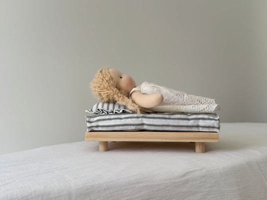 Medium Dolls Bed, Mattress & Pillow